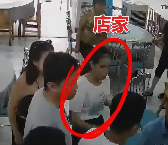 摸其臀部死不承认被抓大闹警局追悔莫及冰球突破游戏网站女子三亚遭老头猥亵：(图3)